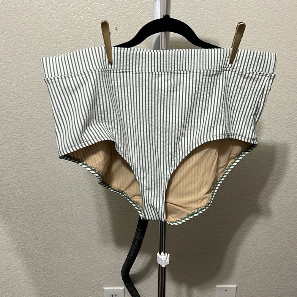 EUC Cacique swim bottoms size 22 green and white stripe